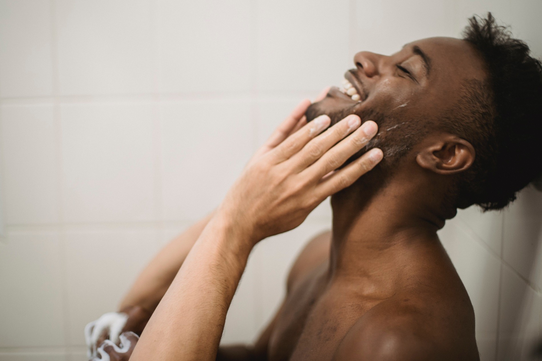 pexels-ketut-subiyanto-shower sex guide 1900x